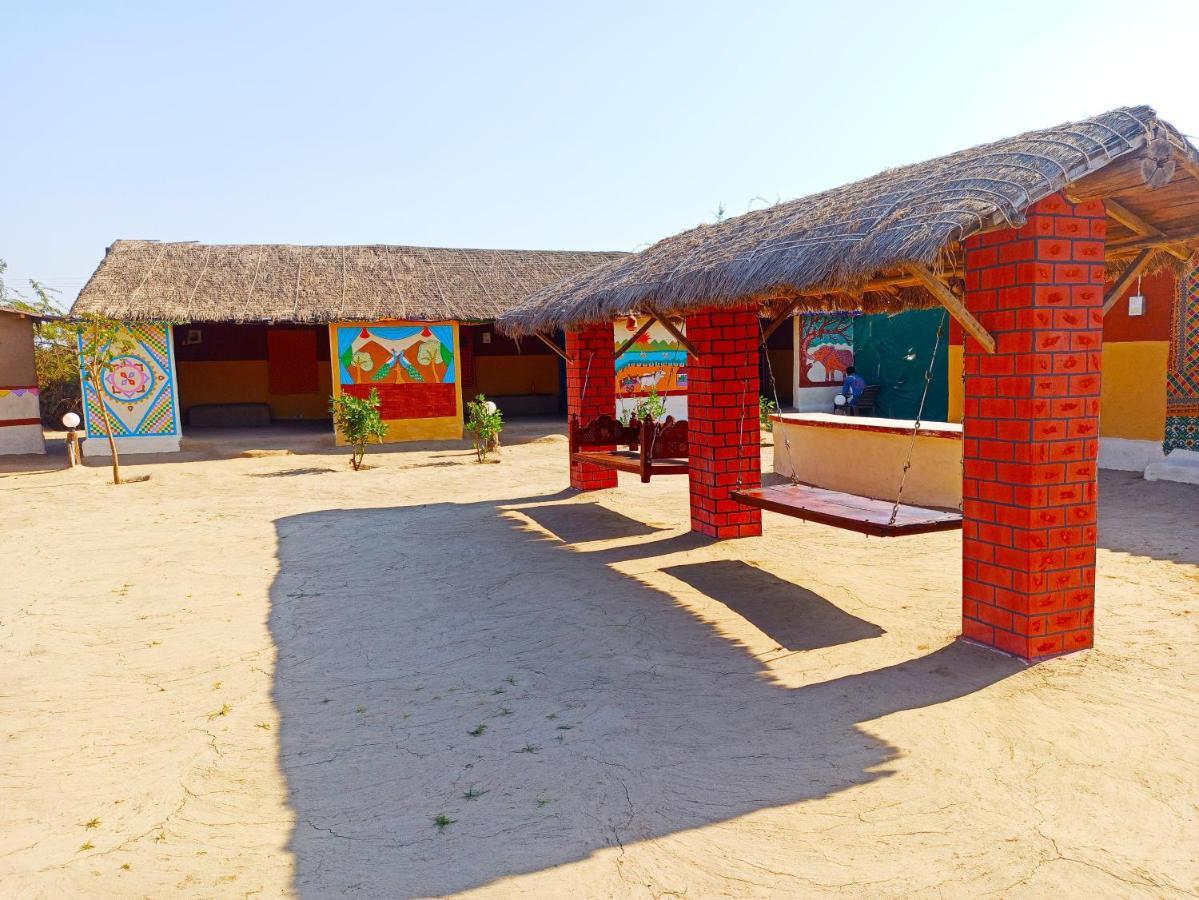 Kutir Craft Village Resort Bherandiala ภายนอก รูปภาพ