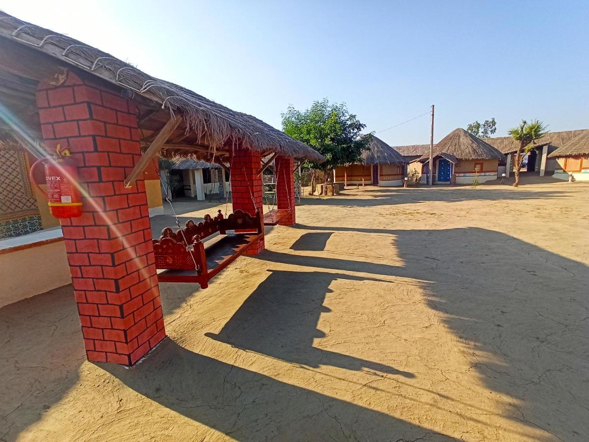 Kutir Craft Village Resort Bherandiala ภายนอก รูปภาพ