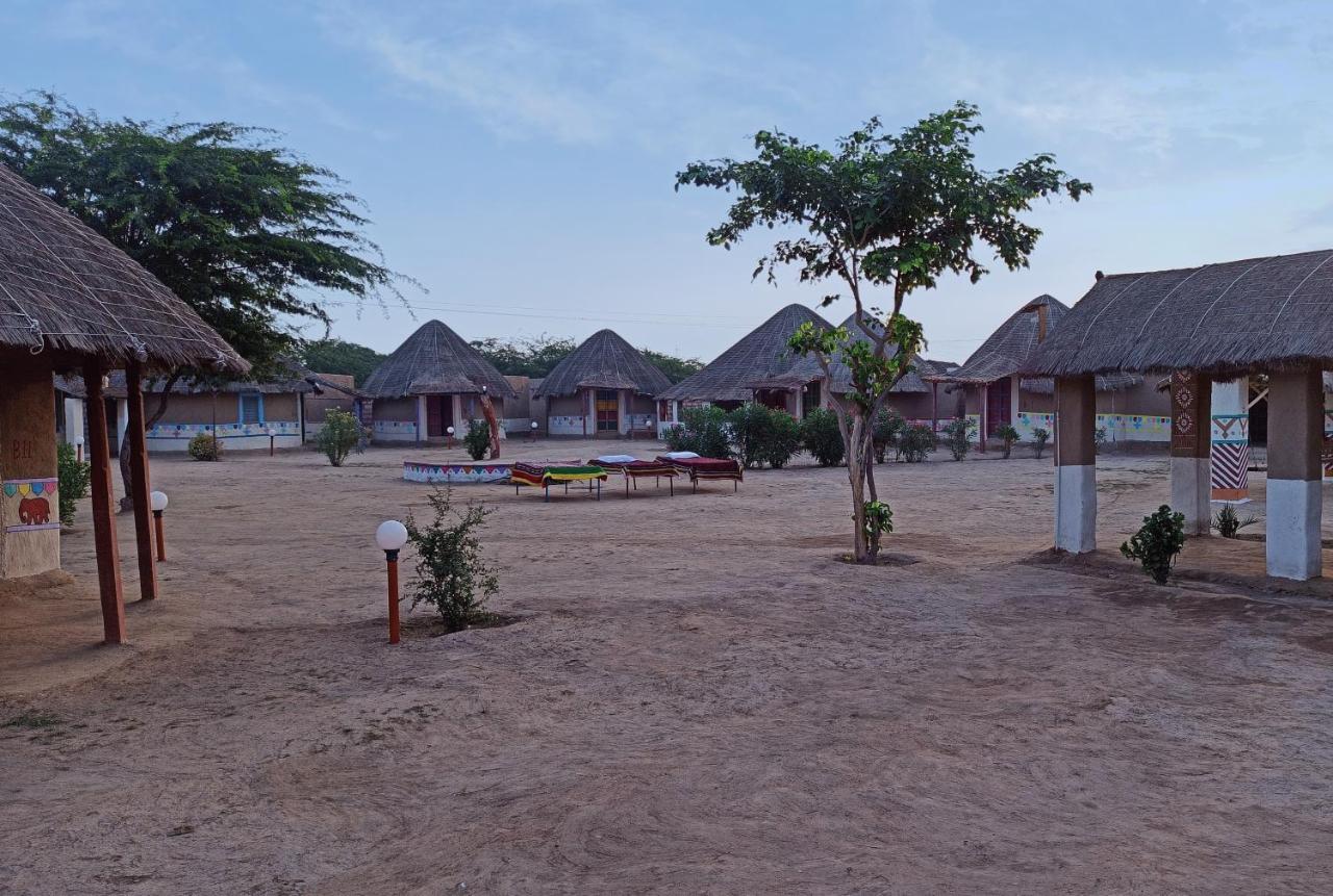 Kutir Craft Village Resort Bherandiala ภายนอก รูปภาพ
