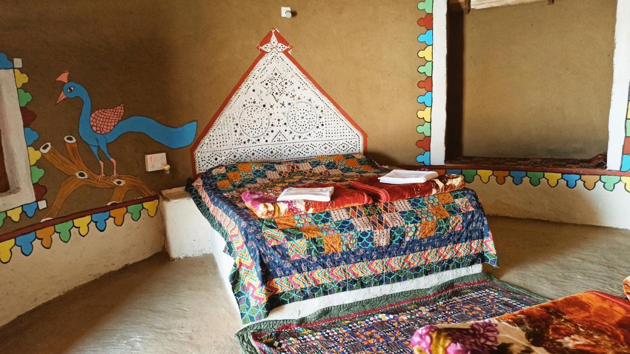 Kutir Craft Village Resort Bherandiala ภายนอก รูปภาพ