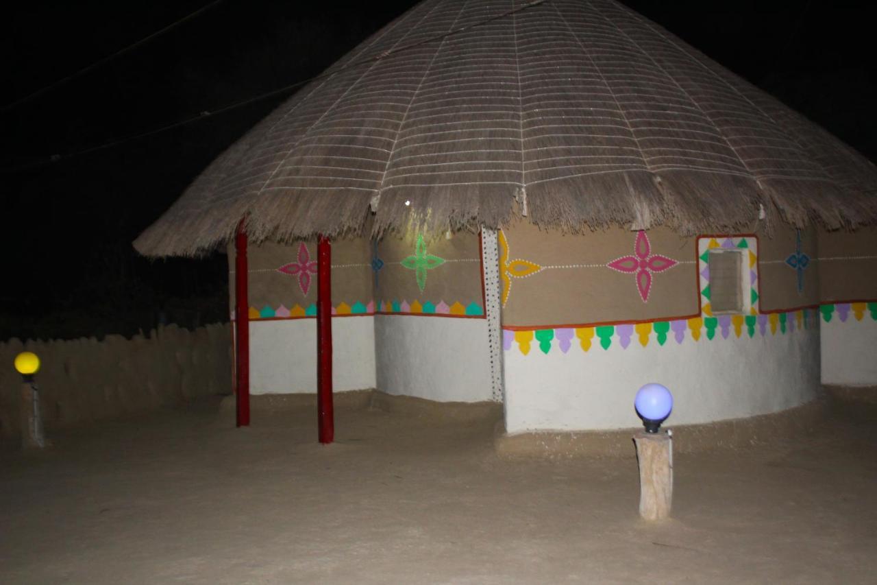 Kutir Craft Village Resort Bherandiala ภายนอก รูปภาพ